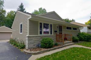 915 E Doty Pl, Milwaukee, WI 53207 photo 1