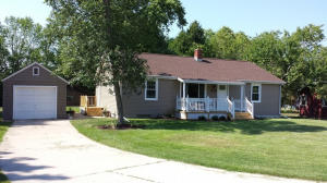 650 Woodlawn Dr, Manitowoc, WI 54220 photo 1