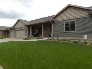 4077 Pineview, Onalaska, WI 54650 photo 1