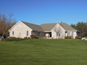 s70w33356 Norman Dr, Eagle, WI 53119 photo 1