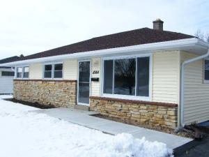 8144 W Clovernook St, Milwaukee, WI 53223 photo 1