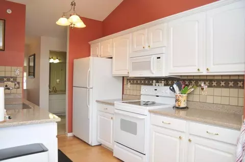 9128 W Elm #E, Franklin, WI 53132 photo 1