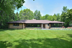 1712 E Fox, Fox Point, WI 53217 photo 1