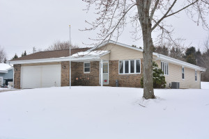 231 Fairview Ct, Slinger, WI 53086 photo 1