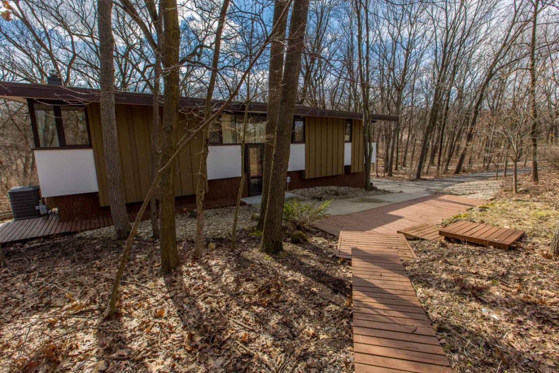2106 Hillside, Delafield, WI 53018 photo 1