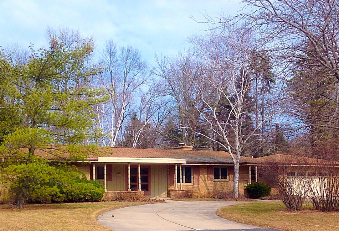 830 E Bay Point Rd, Bayside, WI 53217 photo 1