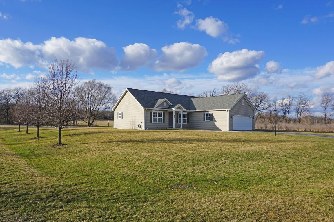 400 Appletree Ln, Eagle, WI 53119 photo 1