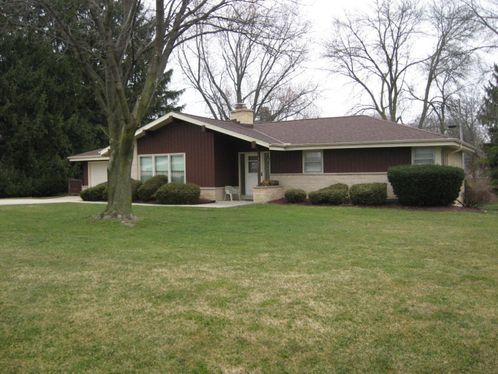 560 Scarlet Dr, Brookfield, WI 53005 photo 1
