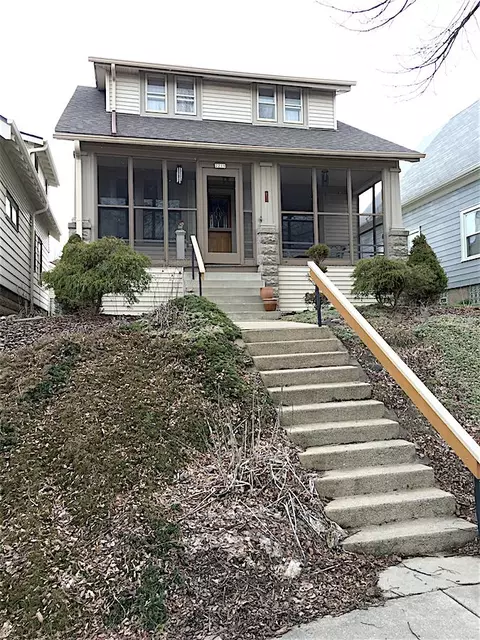 2219 E Bennett, Milwaukee, WI 53207 photo 1