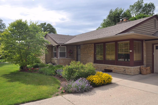 312 E Dean Rd, Fox Point, WI 53217 photo 1