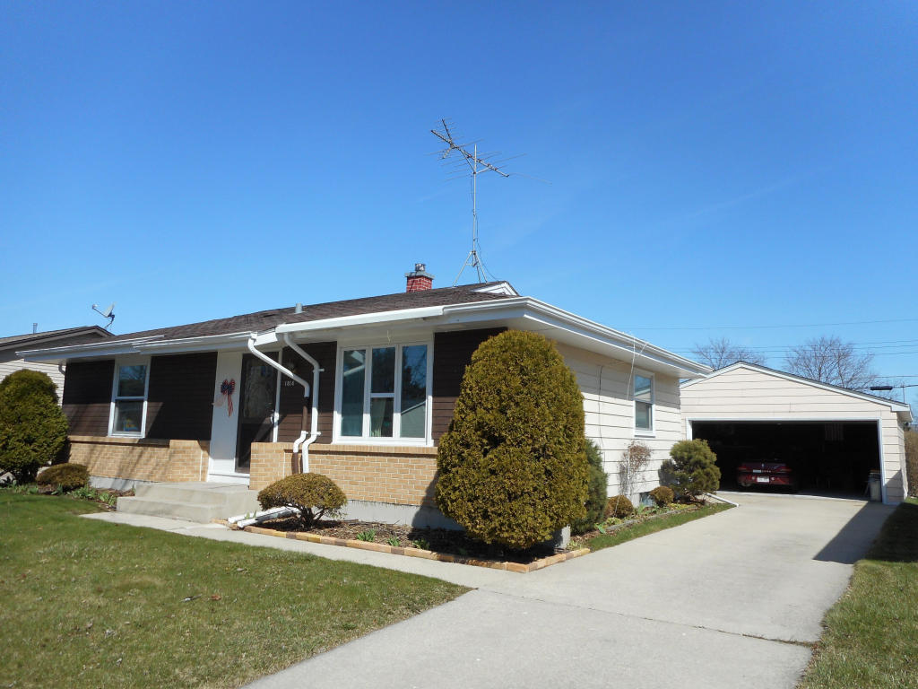 1814 88th St, Kenosha, WI 53143 photo 1