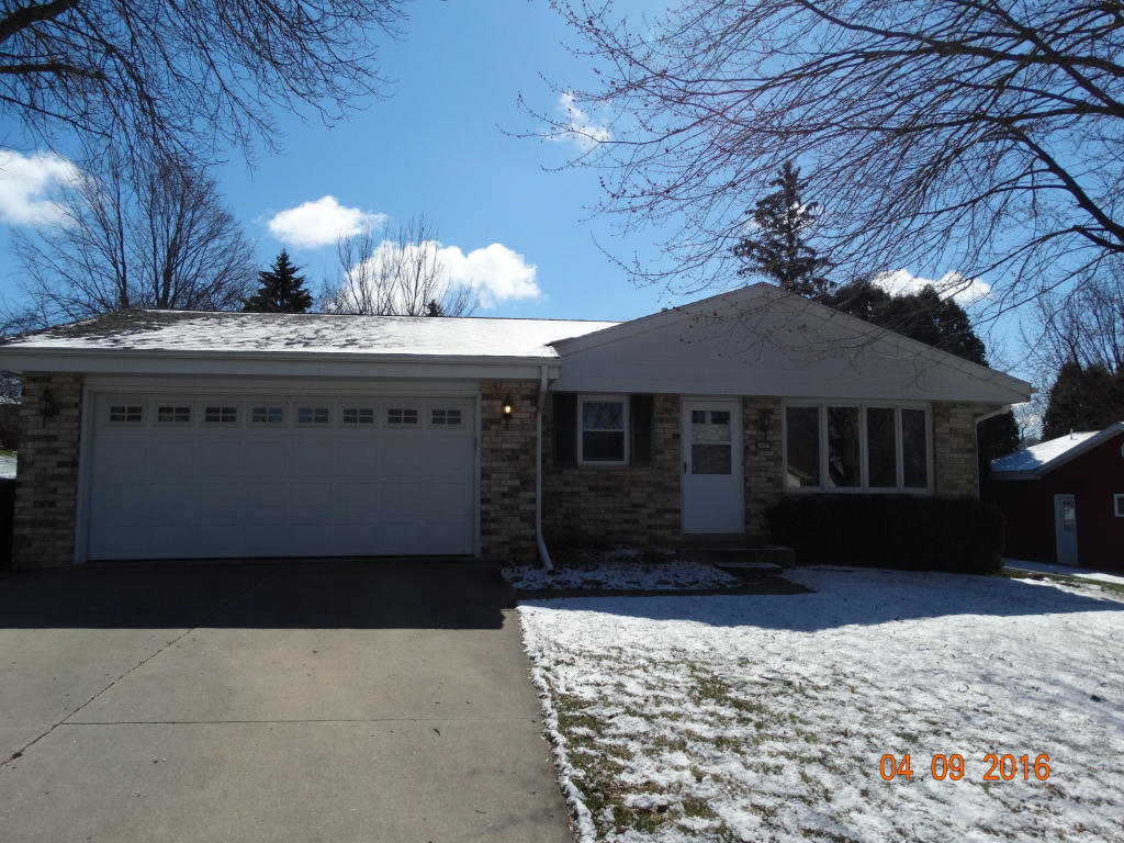 616 Summit, Hartford, WI 53027 photo 1