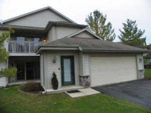 2244 Circle Rdg #D, Delafield, WI 53018 photo 1