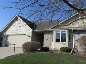 1302 Hidden Flds, West Bend, WI 53095 photo 1