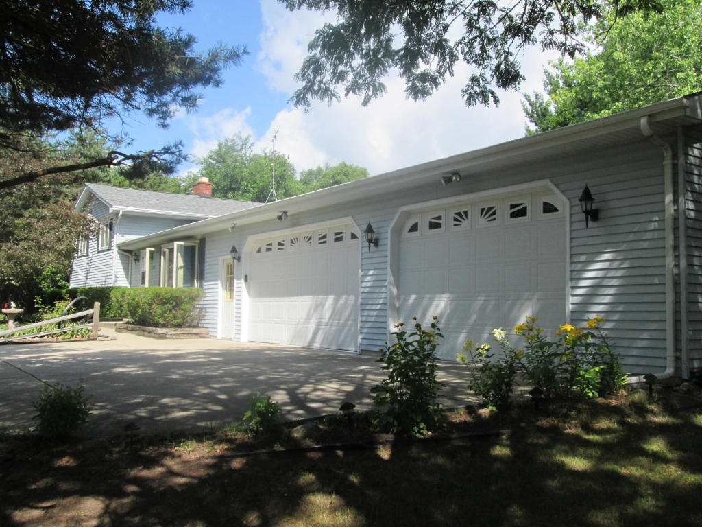 314 Appletree, Eagle, WI 53119 photo 1