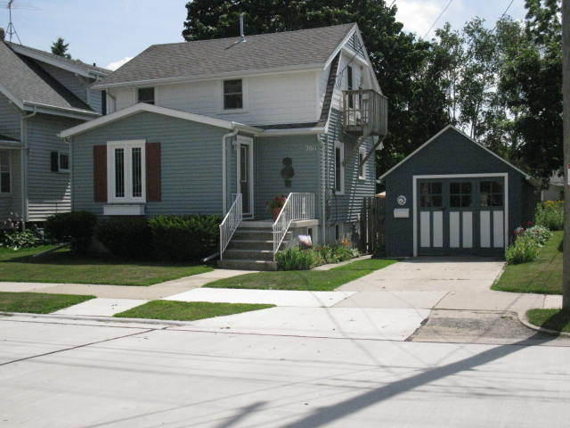 2011 13th St, Two Rivers, WI 54241 photo 1