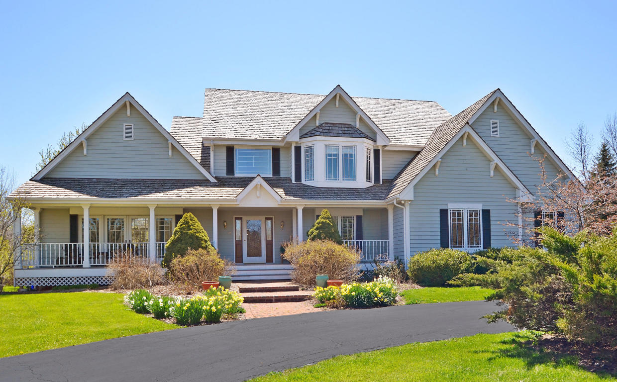2519 W Range Line Ter, Mequon, WI 53092 photo 1