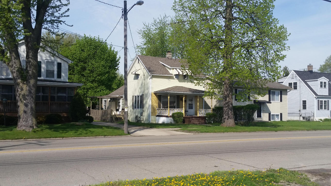489 S Pine St, Burlington, WI 53105 photo 1