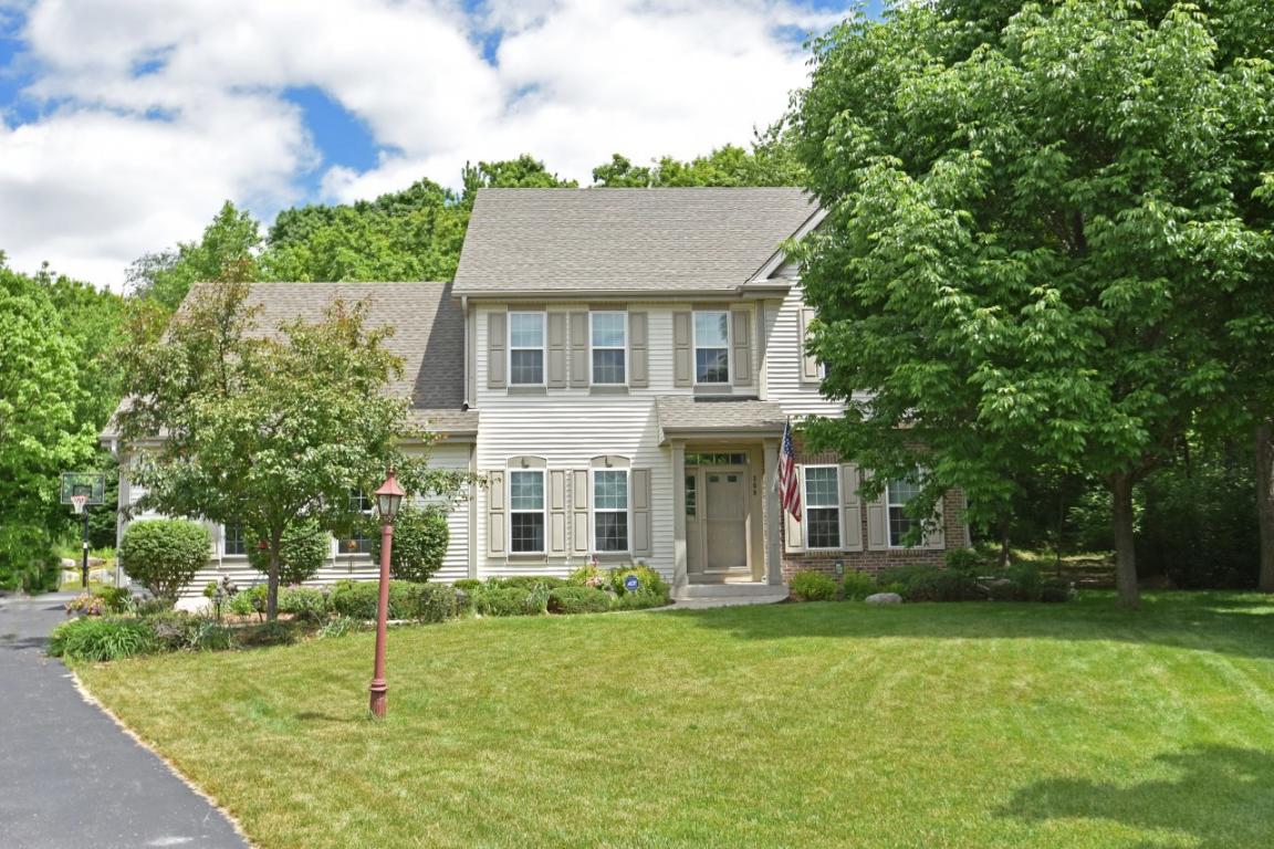 308 Woodlands Ct, Hartland, WI 53029 photo 1
