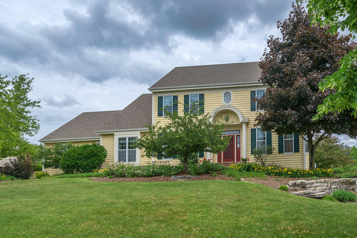 8564 S River Terrace Dr, Franklin, WI 53132 photo 1