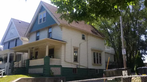 2129 E Bennett, Milwaukee, WI 53207 photo 1