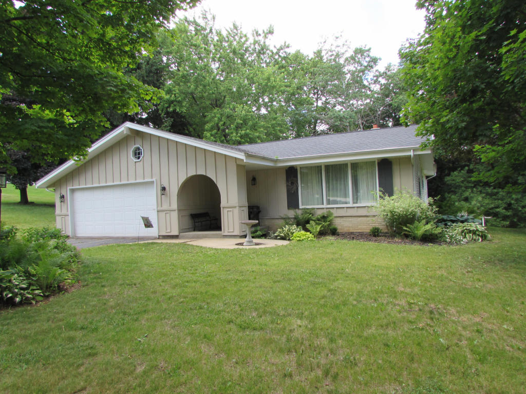 1405 Maple, Hubertus, WI 53033 photo 1