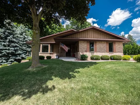 218 Heder, Slinger, WI 53086 photo 1