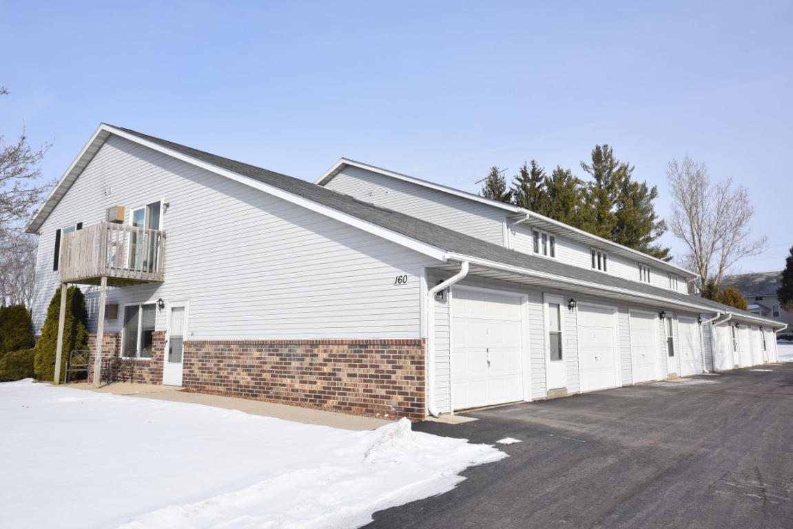 160 Maple Ave S #2, Slinger, WI 53086 photo 1