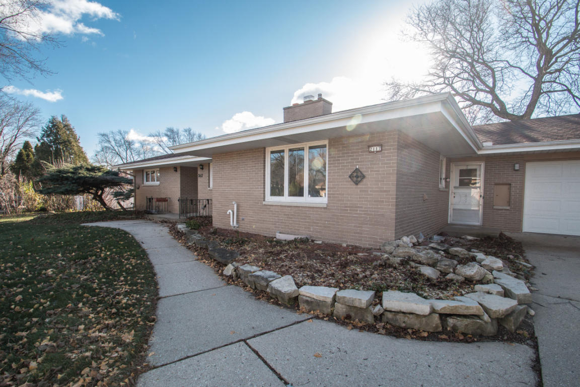 2117 W Apple Tree, Glendale, WI 53209 photo 1