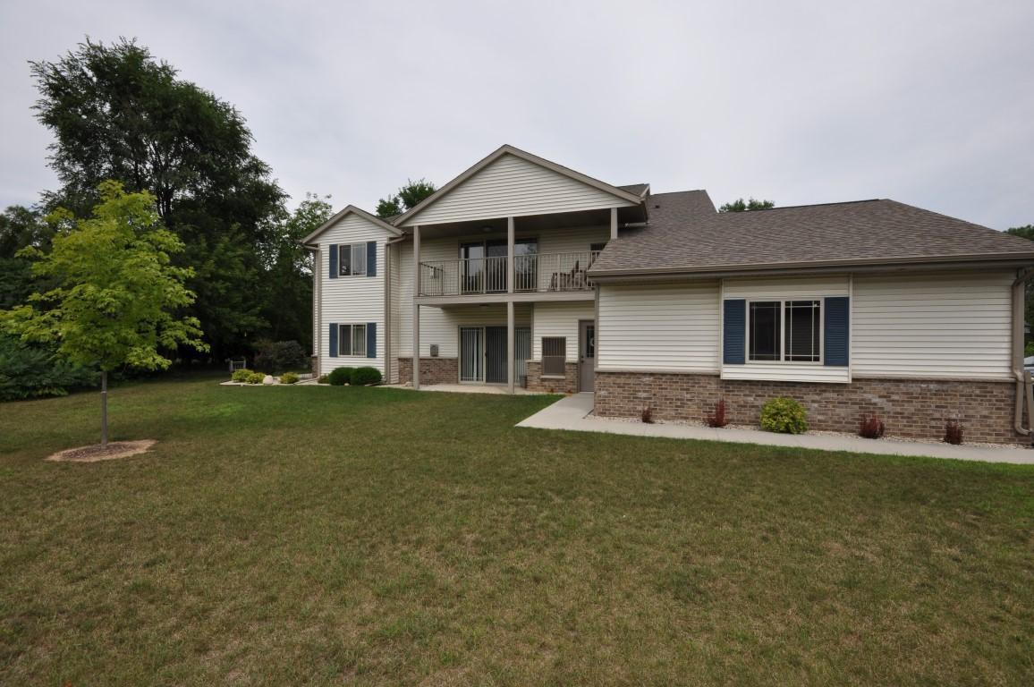 998 Spring Ct, West Bend, WI 53095 photo 1