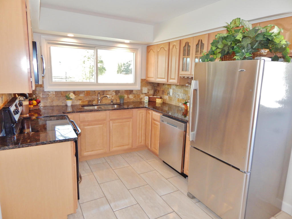 8107 N Mohawk, Fox Point, WI 53217 photo 1
