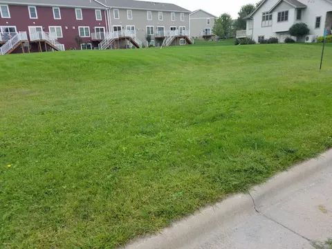 3755 Emerald Dr, Onalaska, WI 54650 photo 1