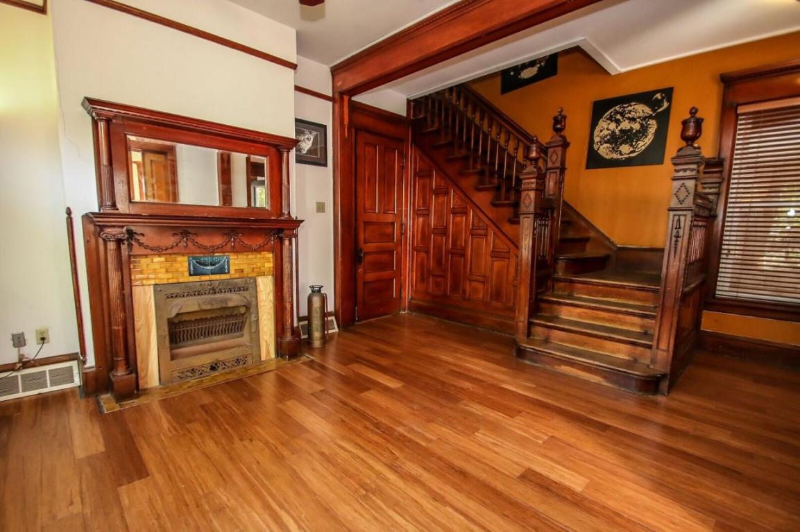 1014 E Hamilton, Milwaukee, WI 53202 photo 1