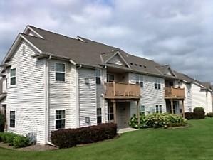 482 Cedar Ct, Slinger, WI 53086 photo 1