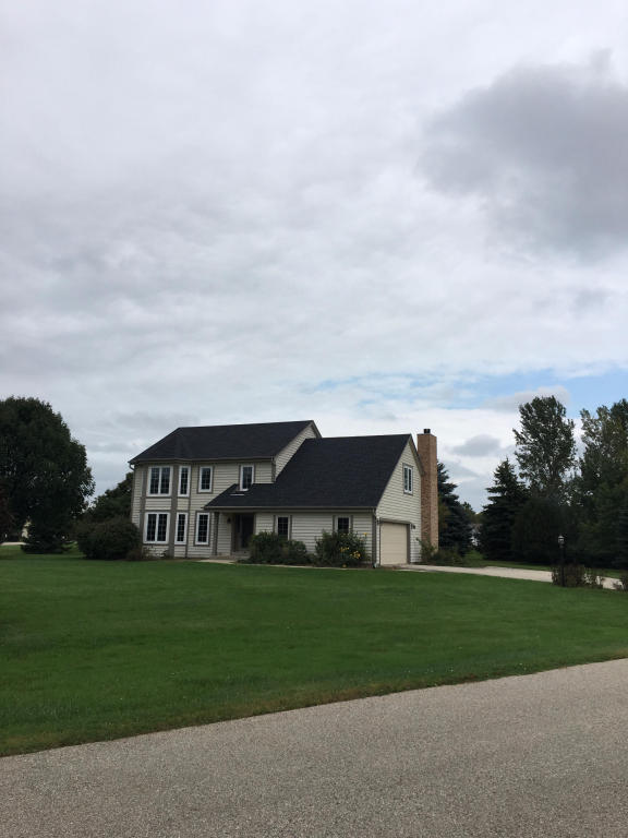 401 Candlewick, Delafield, WI 53018 photo 1
