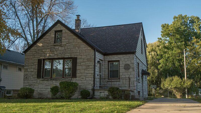 520 E Plainfield Ave, Milwaukee, WI 53207 photo 1