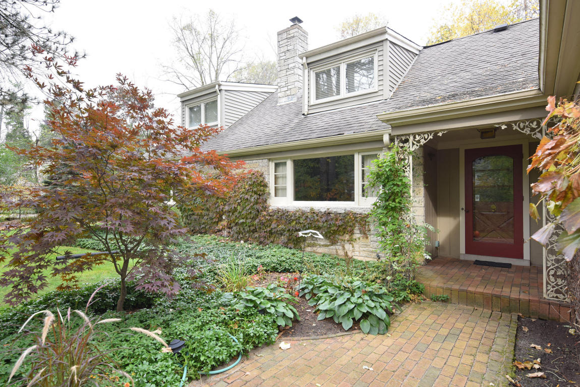 1004 E Donges, Bayside, WI 53217 photo 1