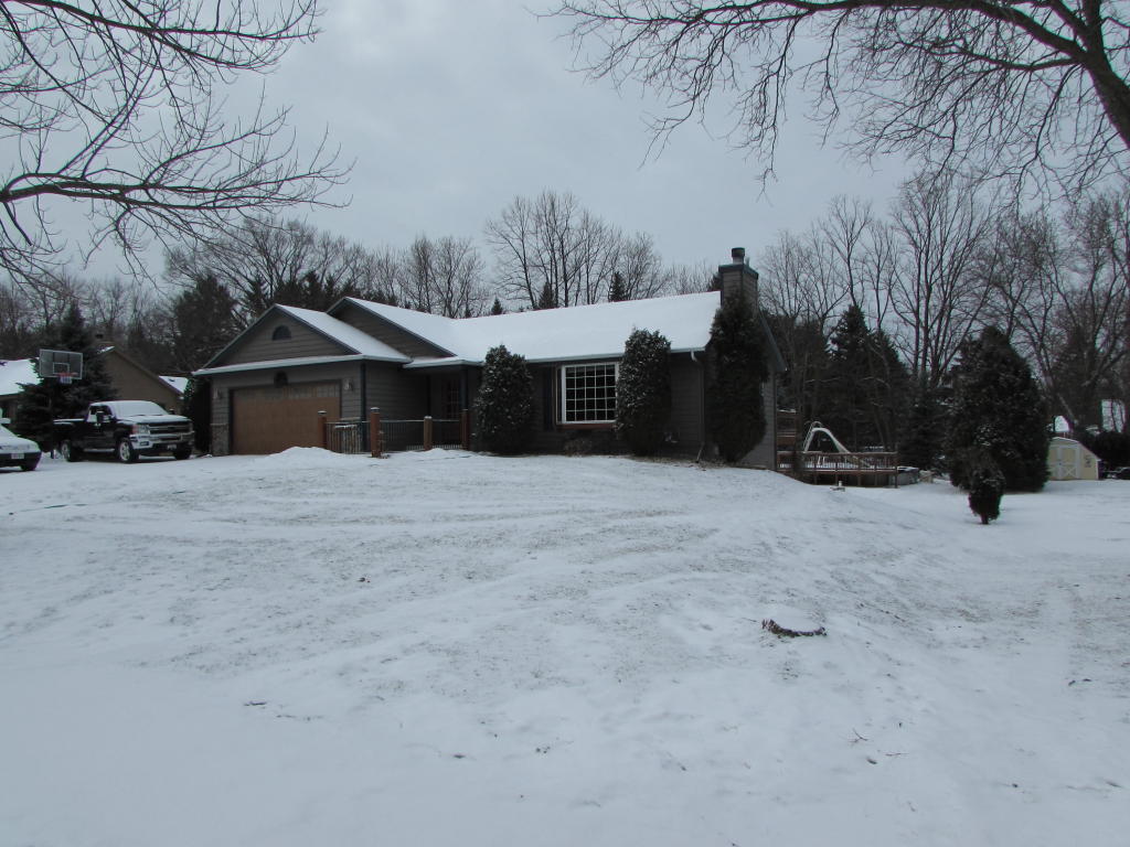 1419 Maple Dr, Hubertus, WI 53033 photo 1