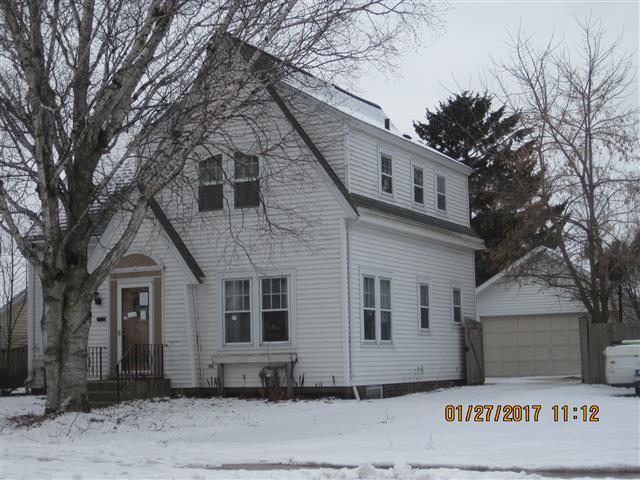 712 N 4th St, Manitowoc, WI 54220 photo 1