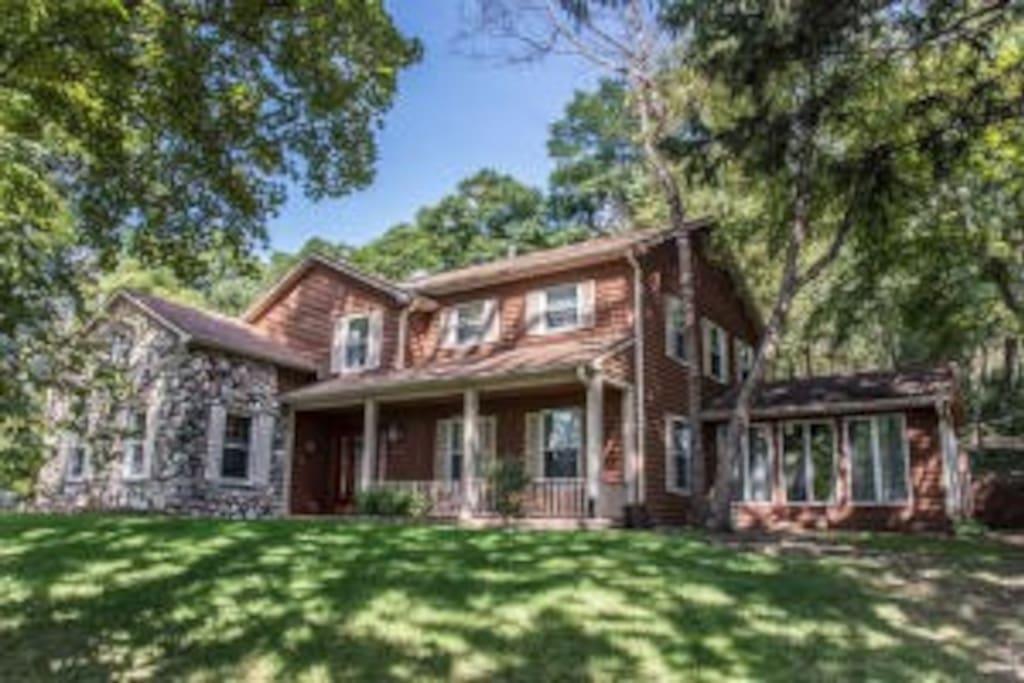 490 N Lower Gardens Rd, Fontana, WI 53125 MLS 1512135