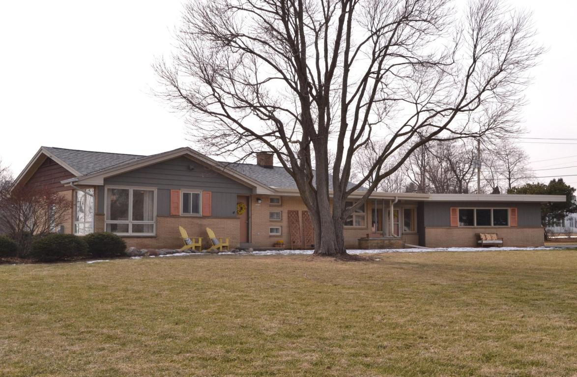 18775 Rolling Mdw, Brookfield, WI 53045 photo 1