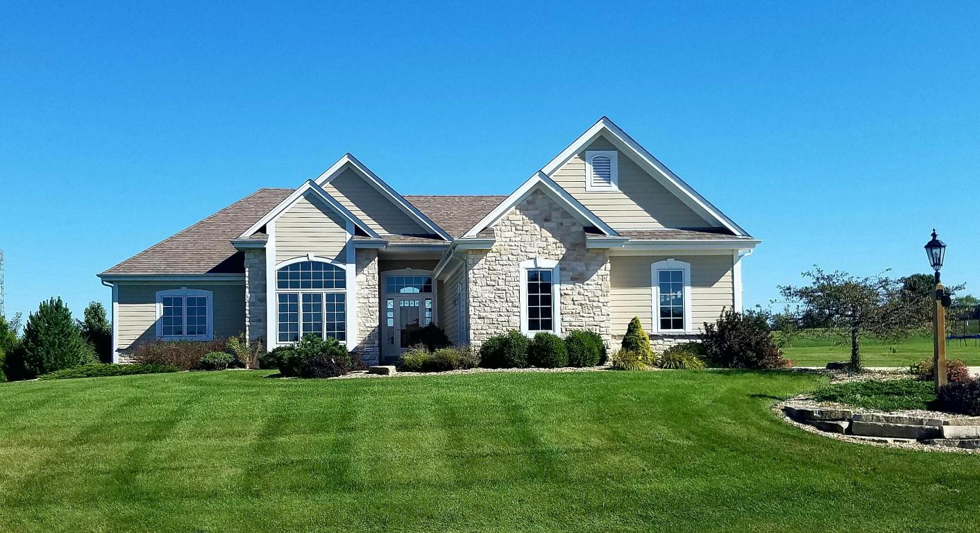 2926 Crosswind Trl, Jackson, WI 53037 photo 1
