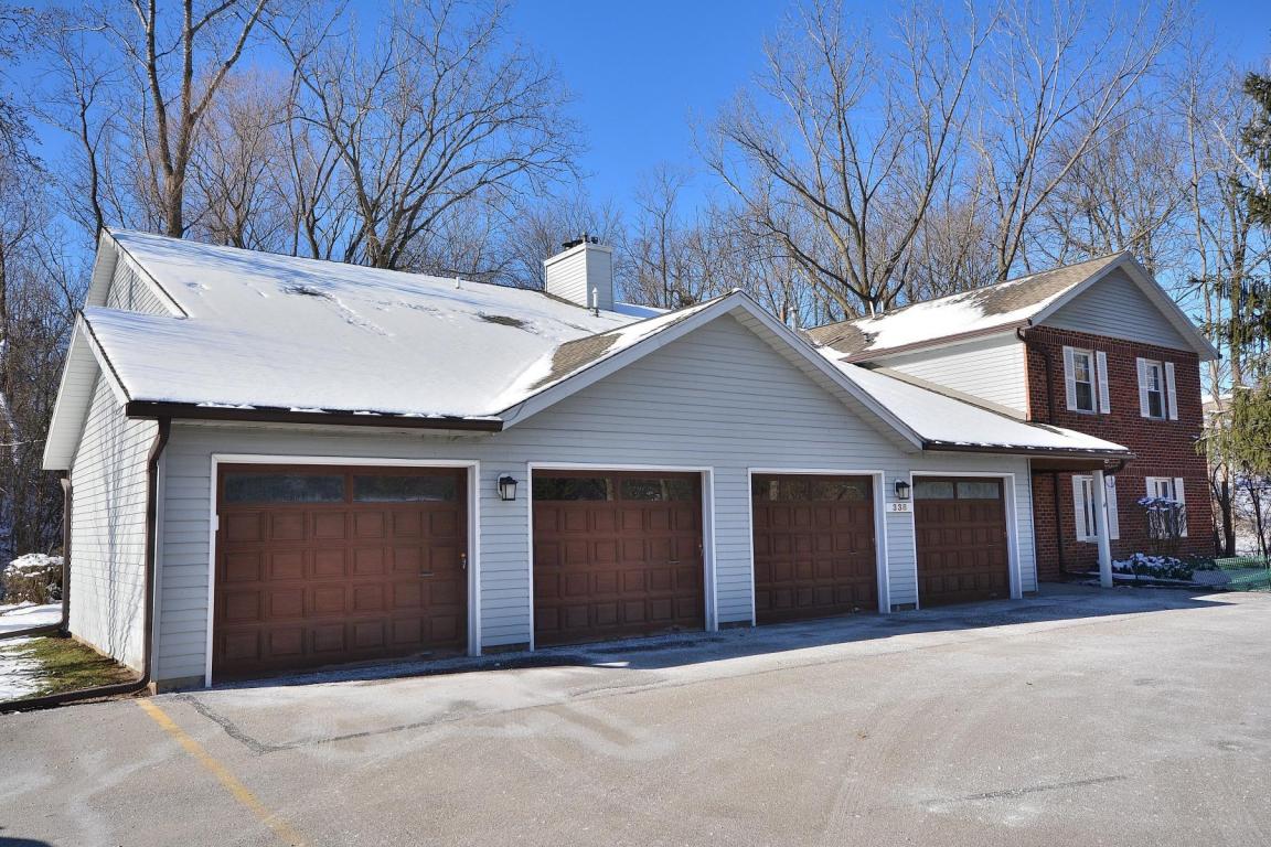 338 Riverview Dr #3, Delafield, WI 53018 photo 1