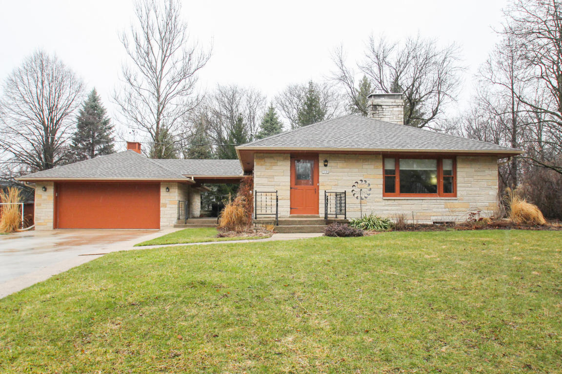 1125 Sunset, Delafield, WI 53018 photo 1
