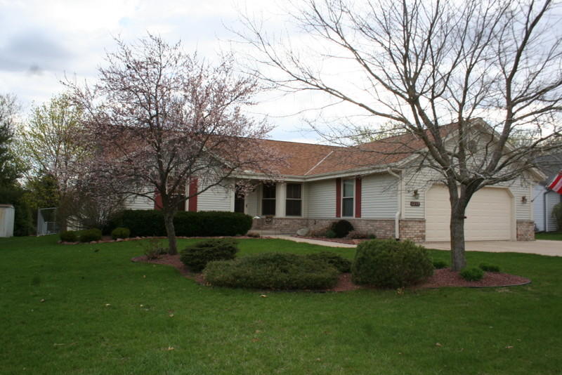 1237 Riverton Dr, Mukwonago, WI 53149 photo 1