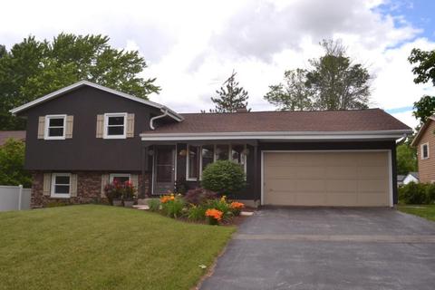 620 E Decorah, West Bend, WI 53095 photo 1
