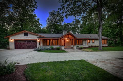 1404 E Dean Rd, Fox Point, WI 53217 photo 1