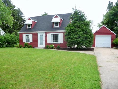 1220 Apple Tree Ln, Brookfield, WI 53005 photo 1
