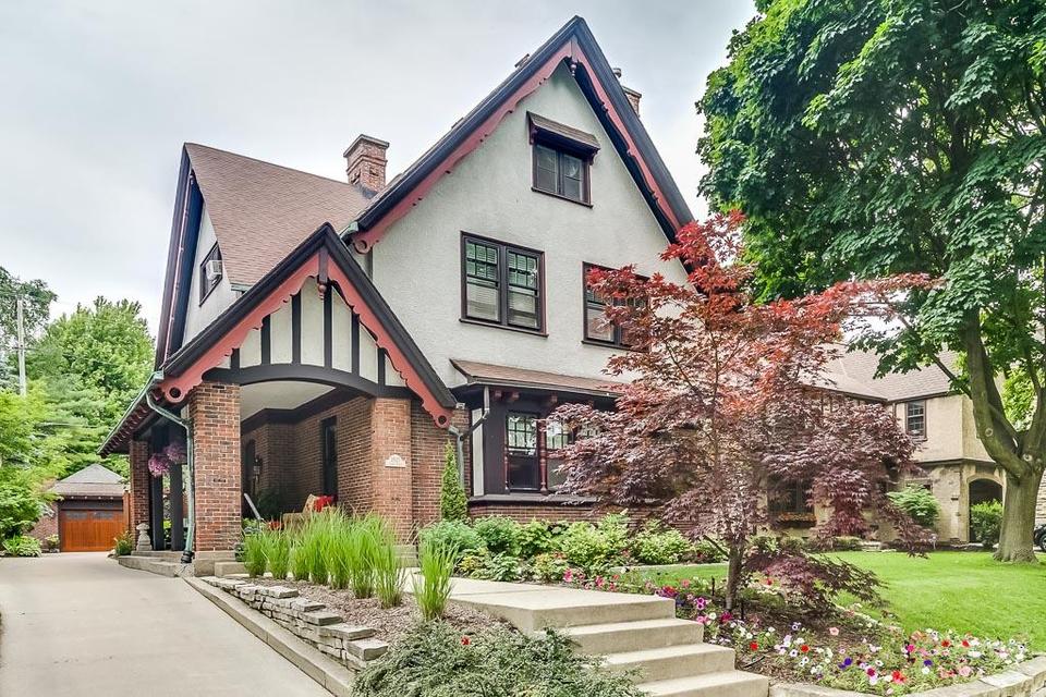 2625 N Lake Dr, Milwaukee, WI 53211 25 Photos MLS 1539283 Movoto