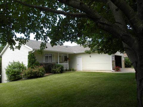 321 Regent Dr, La Crescent, MN 55947 photo 1